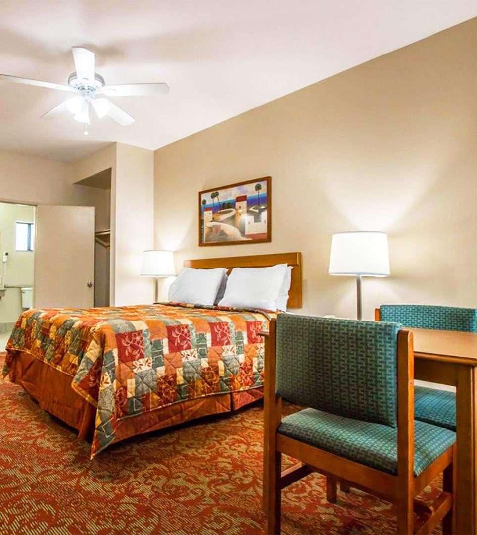 CHOOSE OUR COMFORTABLE BEDS, WITH A COASTAL BREEZE FOR AN IDEAL ENCINITAS GETAWAY
