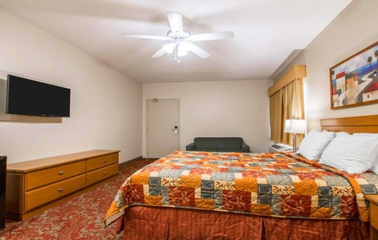 Welcome To Rodeway Inn Encinitas North - Accessible Queen Room
